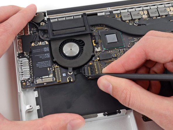 MacBook Pro 13" Retina Display Late 2012 Upper Case Replacement, Logic Board Assembly: crwdns2935265:035crwdnd2935265:02crwdnd2935265:02crwdne2935265:0