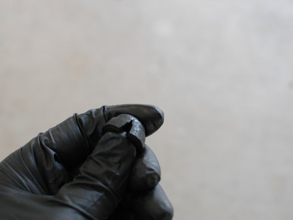 Mercedes W123 Brake Reservoir Rubber Seals Replacement: crwdns2935265:05crwdnd2935265:03crwdnd2935265:03crwdne2935265:0