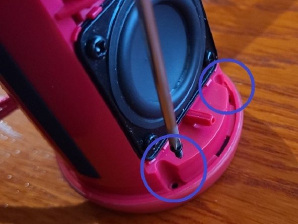 JBL Flip 3 USB Port Replacement, Remove Outer Frame Screws: crwdns2935265:02crwdnd2935265:02crwdnd2935265:02crwdne2935265:0