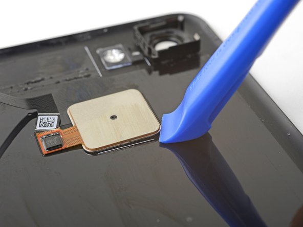 Google Pixel 3 Fingerprint Sensor Replacement, Weaken the adhesive: step 12, image 2 of 3
