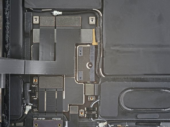 iPad Pro 11" 3rd Gen Battery Replacement, Unfasten the battery connector: crwdns2935265:030crwdnd2935265:02crwdnd2935265:02crwdne2935265:0