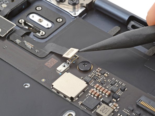 Macbook Air M2 2022 Touch ID Sensor Replacement, Disconnect the Touch ID sensor: crwdns2935265:036crwdnd2935265:02crwdnd2935265:02crwdne2935265:0