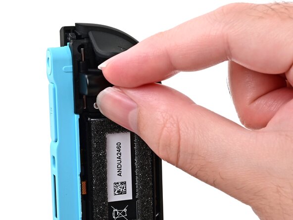 Joy-Con 2 (Left) Joystick Replacement, Install the release button: crwdns2935265:048crwdnd2935265:02crwdnd2935265:03crwdne2935265:0