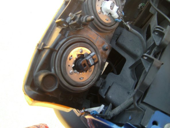 2003-2006 Chevrolet Silverado Headlight Bulb Replacement, Inserting the new lightbulb: crwdns2935265:03crwdnd2935265:02crwdnd2935265:03crwdne2935265:0