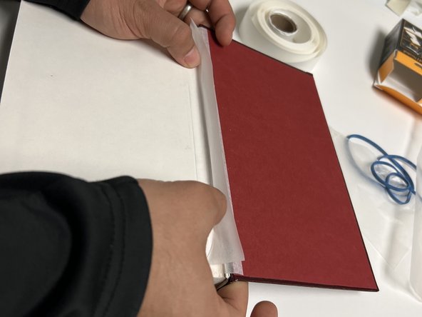 How to Reattach a Cover to a Hardcover Book: passo 24, immagine 2 di 3