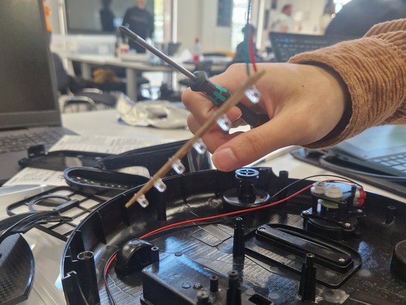 YT-88 Automatic Intelligent Sweeping Robot Full Disassembly, Removing the UV light Bar: crwdns2935265:012crwdnd2935265:03crwdnd2935265:03crwdne2935265:0