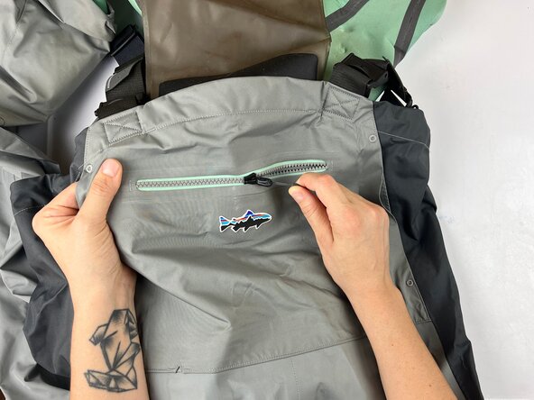 How to Machine Wash a Wader, Prepare the wader: crwdns2935265:01crwdnd2935265:01crwdnd2935265:02crwdne2935265:0