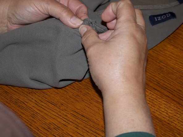 How to Repair a Hole in a Shirt: crwdns2935265:05crwdnd2935265:02crwdnd2935265:02crwdne2935265:0