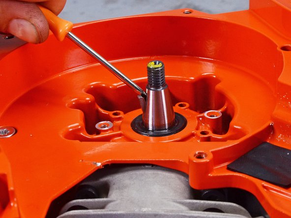 Echo Chain Saw CS590 2019 Ignition Assembly Replacement, Remove the woodruff key: crwdns2935265:027crwdnd2935265:02crwdnd2935265:02crwdne2935265:0