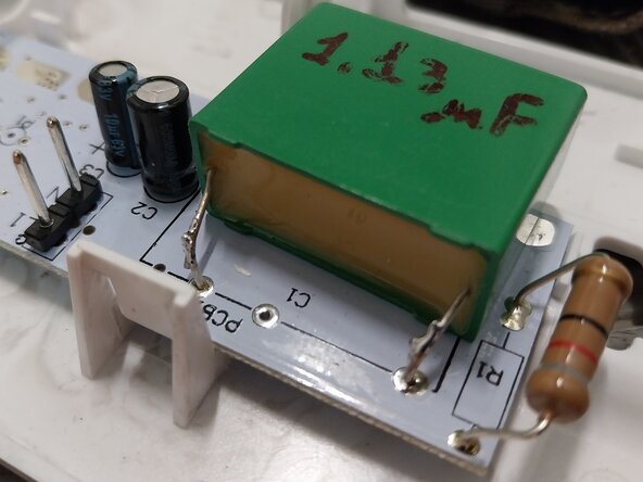 Reparación luminaria de emergencia AERLUX cambio condensador 1,2 uF: paso 13, imagen 2 de 3