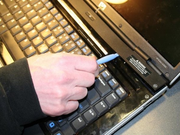 HP Pavilion dv5000 Screen Lock Mechanism Replacement: crwdns2935265:03crwdnd2935265:02crwdnd2935265:03crwdne2935265:0