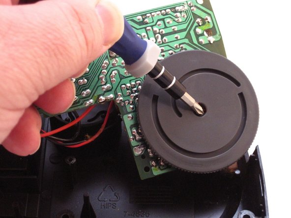 GE 7-4836B Alarm Clock AM-FM Radio AM-FM Switch Replacement, AM-FM Switch Dial Screw: 步骤 9 中的图像 2，2