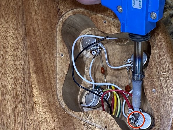 Les Paul Guitar Pickup Replacement: crwdns2935265:03crwdnd2935265:03crwdnd2935265:03crwdne2935265:0