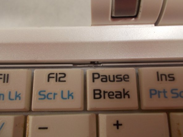 ASUS EEE PC701SD-WHI004X Touchpad and/or Mouse Button Replacement, Keyboard: crwdns2935265:03crwdnd2935265:02crwdnd2935265:03crwdne2935265:0