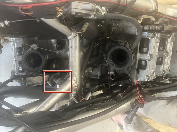 1999-2002 Suzuki SV650 Valve Inspection and Adjustment Replacement, Rewinding Tensioner: crwdns2935265:025crwdnd2935265:03crwdnd2935265:03crwdne2935265:0