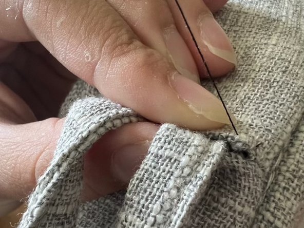 How to Sew a Cloth Seat Cushion Strap: passo 6, immagine 2 di 2
