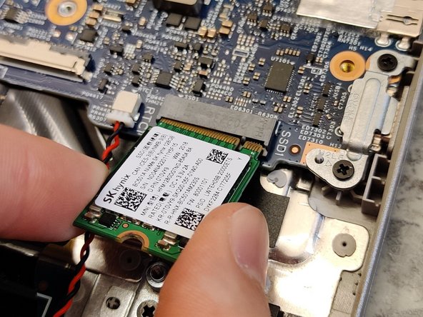 Dell Latitude 3310 Teardown, SSD: crwdns2935265:05crwdnd2935265:03crwdnd2935265:03crwdne2935265:0