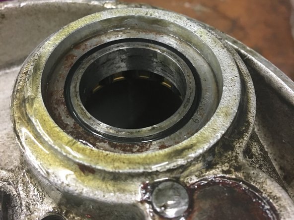 AJS/Matchless Lightweight Gearbox Overhaul, Inspect the main casing: crwdns2935265:011crwdnd2935265:02crwdnd2935265:03crwdne2935265:0