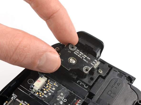 Razer Kishi Trigger Replacement, Remove the breakout board: crwdns2935265:08crwdnd2935265:02crwdnd2935265:03crwdne2935265:0