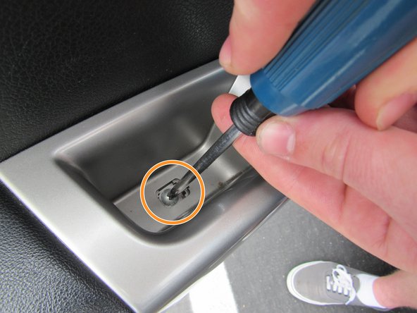 2009 Subaru Impreza WRX Front Door Panel Replacement: stap 0, afbeelding 2 van 2