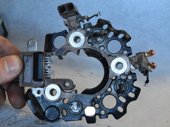 Honda CSC29 Stator Replacement: passo 8, immagine 3 di 3