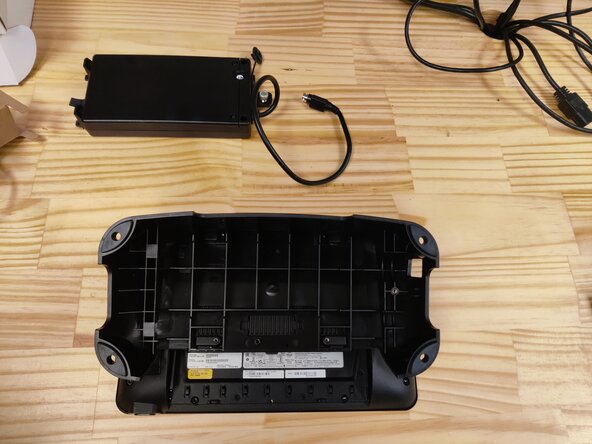 MICROS Compact Workstation 3 (310) Hard Drive Replacement, Remove Base: crwdns2935265:01crwdnd2935265:02crwdnd2935265:03crwdne2935265:0
