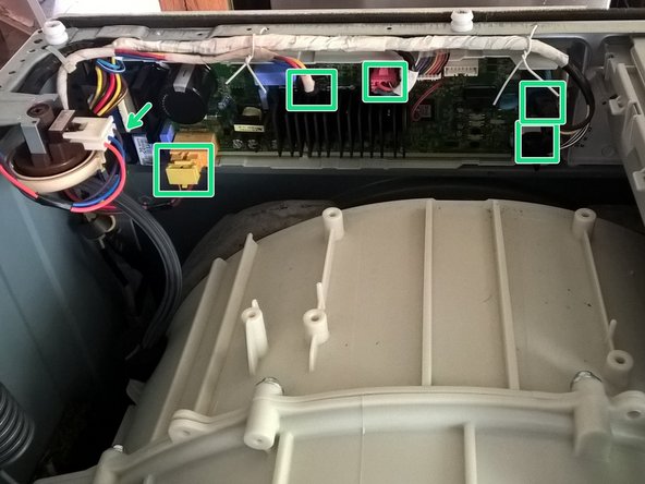 Remplacer la pompe de vidange d'un lave-linge LG F84G62WHS, Démonter le panneau de commande: étape 3, image 3 de 3