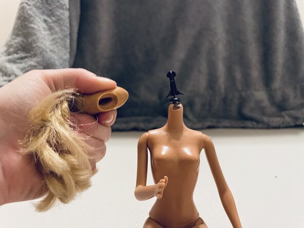 How to Repair a Broken Barbie Doll Neck: 手順 7、 3の画像 2