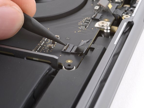 MacBook Pro 14" Late 2023 (M3) USB-C Ports Replacement, Disconnect the left speaker: crwdns2935265:036crwdnd2935265:02crwdnd2935265:03crwdne2935265:0