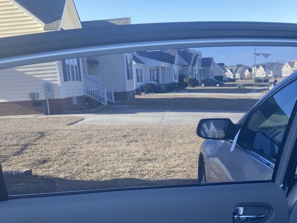Removing Aftermarket Vehicle Window Tinting, Before Photos: crwdns2935265:01crwdnd2935265:02crwdnd2935265:03crwdne2935265:0