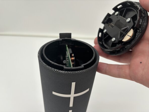 Logitech UE Megaboom 4 Power Button Board Replacement, Power Button Board: crwdns2935265:01crwdnd2935265:03crwdnd2935265:03crwdne2935265:0