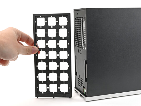 Framework Desktop DIY Edition Quick Start Guide, Remove the Front Panel: crwdns2935265:036crwdnd2935265:03crwdnd2935265:03crwdne2935265:0