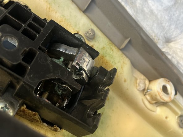 2006 Infiniti G35 Coupe Passenger Side Door Checker Replacement: crwdns2935265:06crwdnd2935265:03crwdnd2935265:03crwdne2935265:0