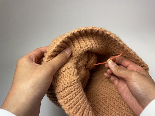 How to Replace the Pom Pom on a Beanie: crwdns2935265:08crwdnd2935265:03crwdnd2935265:03crwdne2935265:0