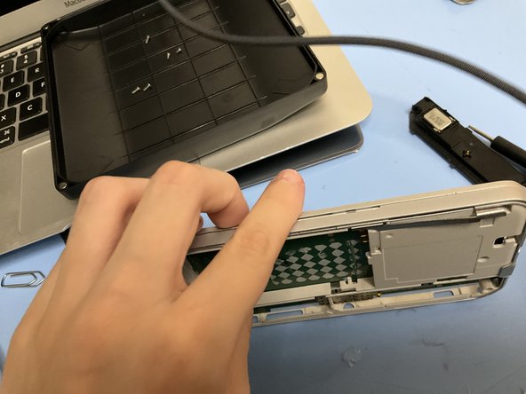 nokia N810 Teardown, Take off the motherboard and remove the buttons: crwdns2935265:07crwdnd2935265:02crwdnd2935265:03crwdne2935265:0