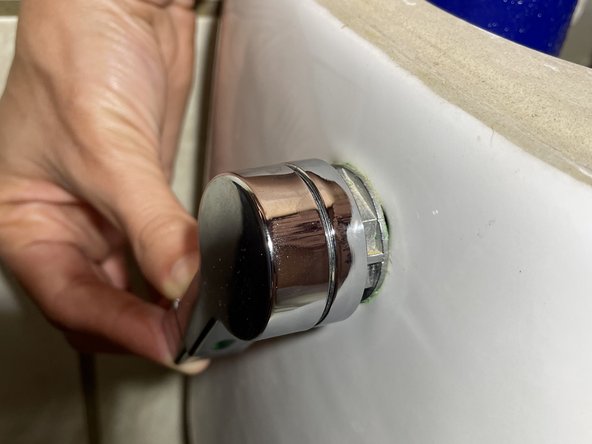 Toilet Pull Chain Spring Clasp Replacement, Draining a Toilet Tank: 手順 3、 2の画像 2