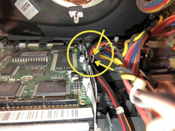 Macintosh Classic II Power Board Removal: crwdns2935265:012crwdnd2935265:02crwdnd2935265:03crwdne2935265:0