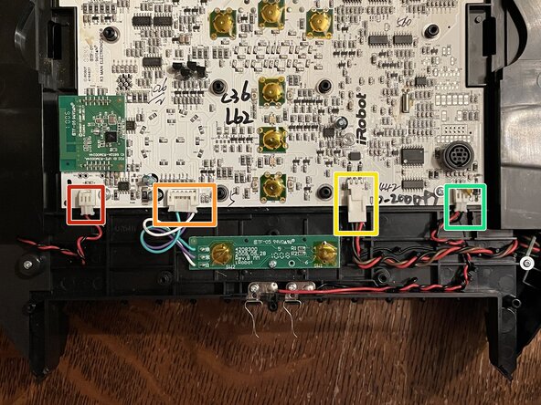 iRobot Roomba 581 Teardown, First Set of Connectors: crwdns2935265:012crwdnd2935265:01crwdnd2935265:01crwdne2935265:0