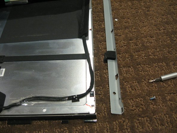 Removing CCFL from iMac 20in LCD CCFL assembly: crwdns2935265:013crwdnd2935265:02crwdnd2935265:03crwdne2935265:0