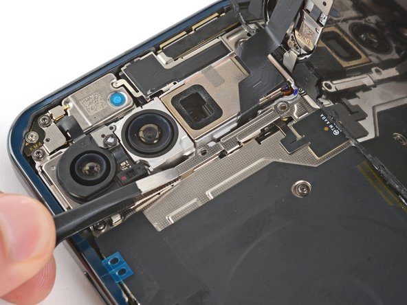 How to Apply New Rear Cover Adhesive in Your Google Pixel 9 Pro XL, Reconnect the rear cover: 9 단계, 이미지 2개 중 2개