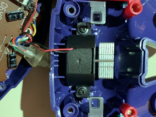 GameStop GS3 GameCube Controller Disassembly: шаг 3, изображение 2 из 2