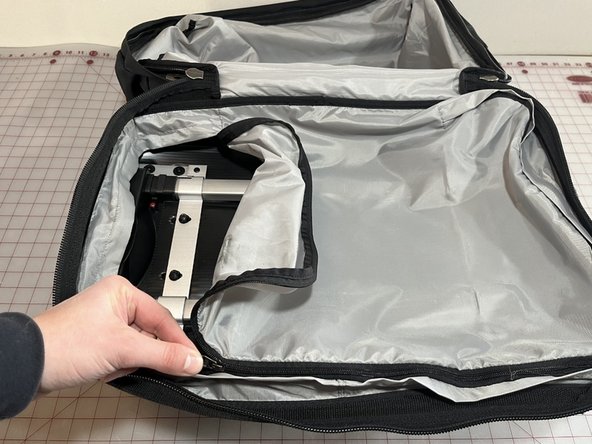 Handle Replacement on Patagonia Freewheeler/Freightliner Luggage, Test the handle functionality: stap 0, afbeelding 2 van 3