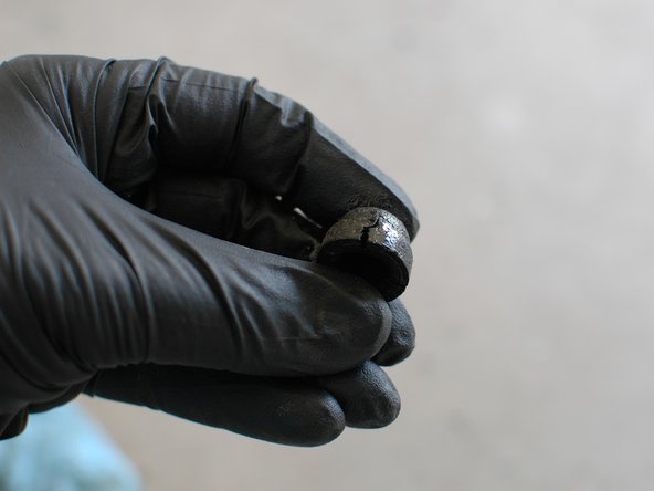 Mercedes W123 Brake Reservoir Rubber Seals Replacement: crwdns2935265:05crwdnd2935265:02crwdnd2935265:03crwdne2935265:0