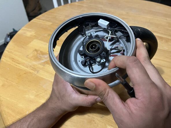 Ovente Electric Kettle (KP72 Series) Thermostat Replacement: 手順 4、 3の画像 2