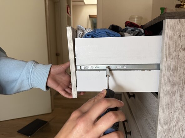 Ashley Furniture's 5 Drawer Chest Drawer Slide Replacement, Drawer Slide: crwdns2935265:01crwdnd2935265:03crwdnd2935265:03crwdne2935265:0