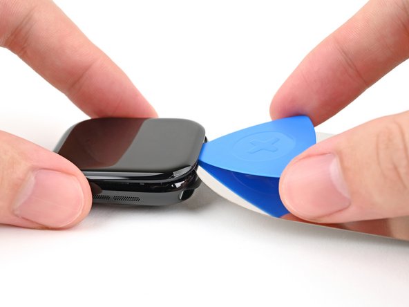 Apple Watch Series 7 Battery Replacement, Insert an opening pick: crwdns2935265:06crwdnd2935265:02crwdnd2935265:03crwdne2935265:0