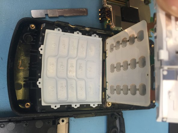 LG KE970 Teardown, Find the keyboard: crwdns2935265:08crwdnd2935265:03crwdnd2935265:03crwdne2935265:0