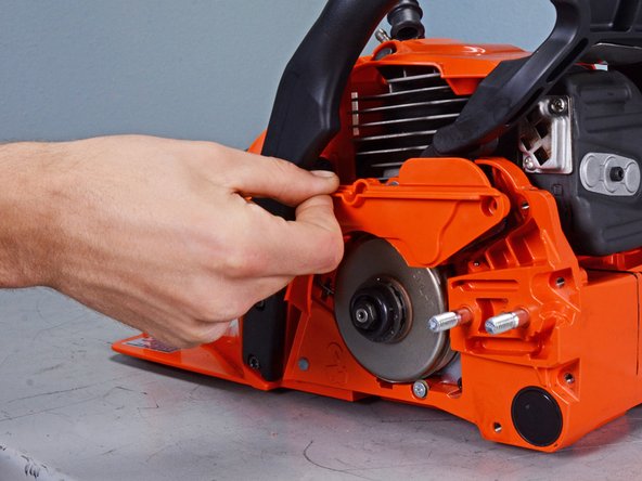 Echo Chain Saw CS4910 2020 Oiler System Replacement, Remove the brake cover: crwdns2935265:015crwdnd2935265:02crwdnd2935265:03crwdne2935265:0