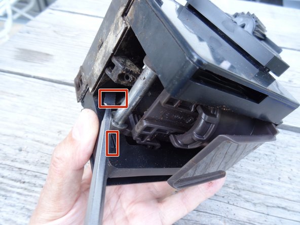 Check the Jura ENA micro 9 brew assembly: crwdns2935265:017crwdnd2935265:03crwdnd2935265:03crwdne2935265:0