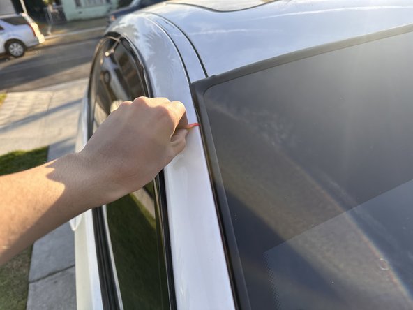 2010 BMW 335i Coupe Windshield Seal Replacement: crwdns2935265:08crwdnd2935265:03crwdnd2935265:03crwdne2935265:0